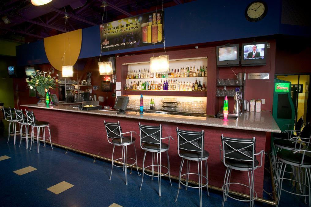 Red Lion Inn And Suites Victoria Saanich Restaurant photo