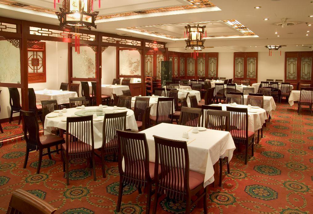 Red Lion Inn And Suites Victoria Saanich Restaurant photo