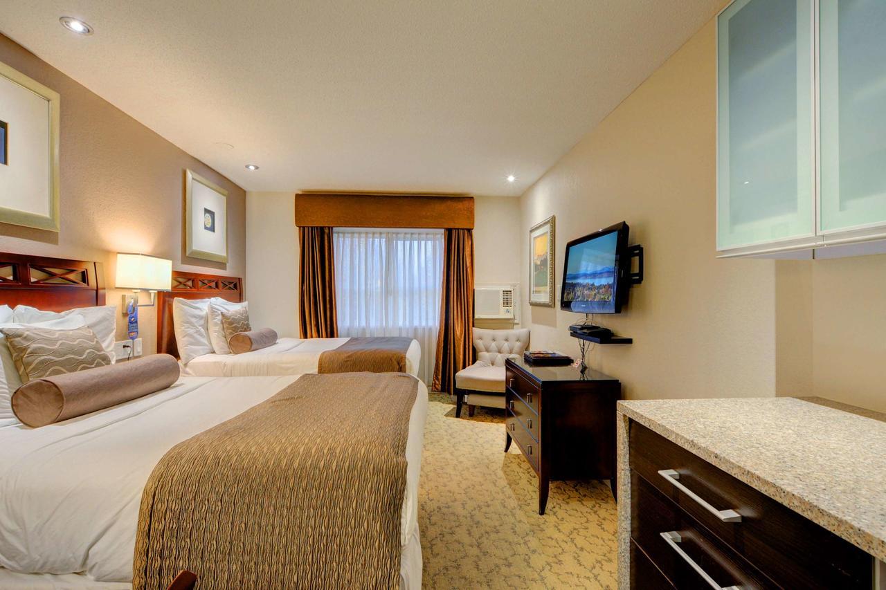 Red Lion Inn And Suites Victoria Saanich Exterior photo