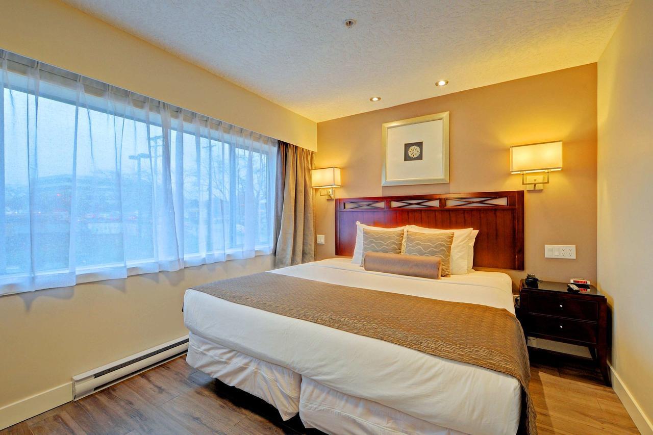 Red Lion Inn And Suites Victoria Saanich Exterior photo