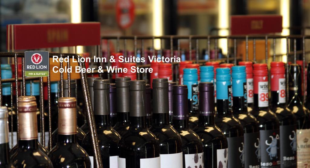 Red Lion Inn And Suites Victoria Saanich Exterior photo