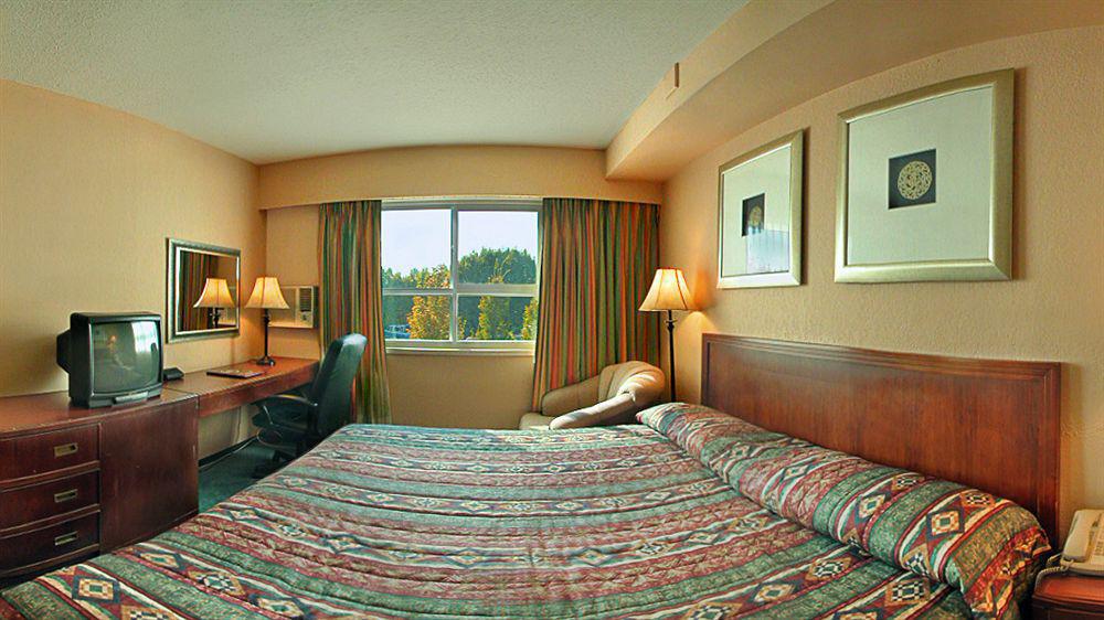 Red Lion Inn And Suites Victoria Saanich Exterior photo